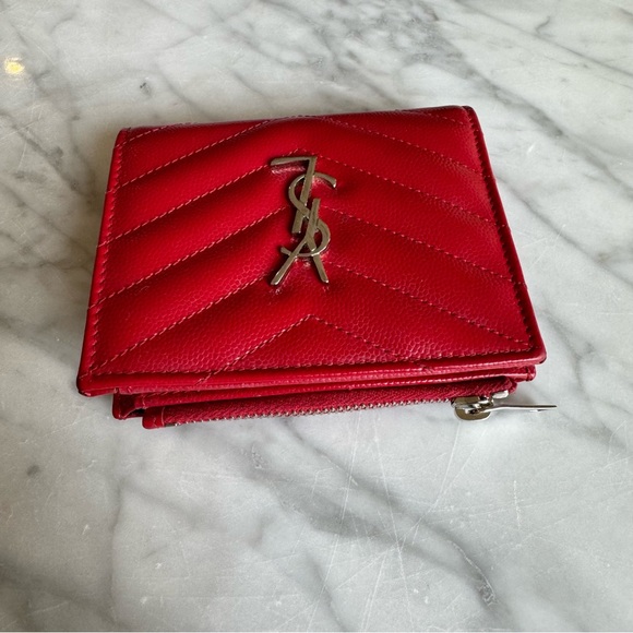 Wallet CASSANDRE MATELASSE BI-FOLD IN GRAIN DE POUDRE EMBOSSED LEATHER YSL - Picture 9 of 10